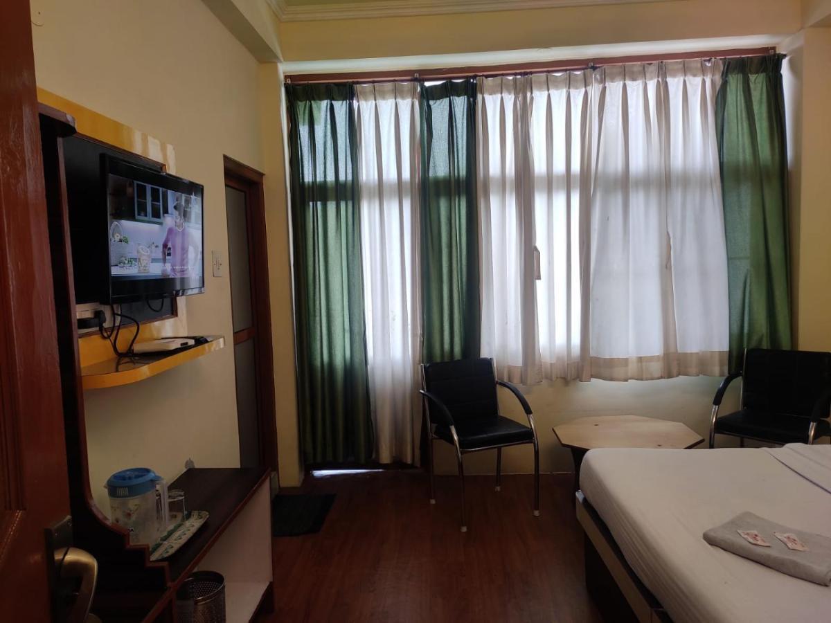 Hotel Amandeep ダラムシャーラー エクステリア 写真